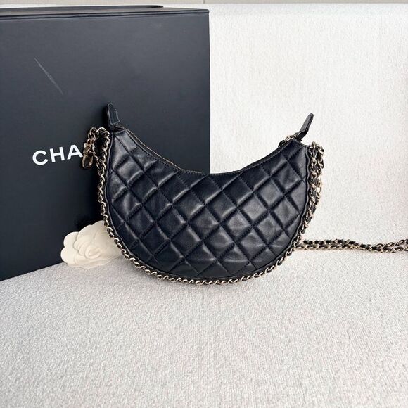 Chanel Women Pre-Loved Bag Very Good Condition - Picture 3 of 9